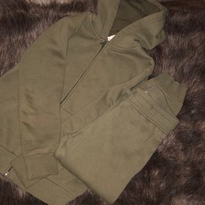 Boys H&M Olive Green Sweatsuit (6-8)